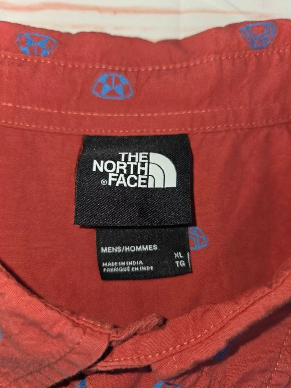 The North Face Mens Red Short Sleeve Shirt XL With Blue Print